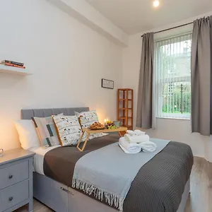  Apartment Stylish At The Edge Of Meadows Park